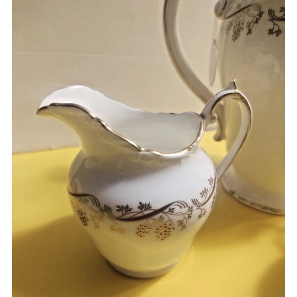 Coalport Bone China Tea Pot, Sugar & creamer set "Burgundy" pattern - Picture 15 of 16